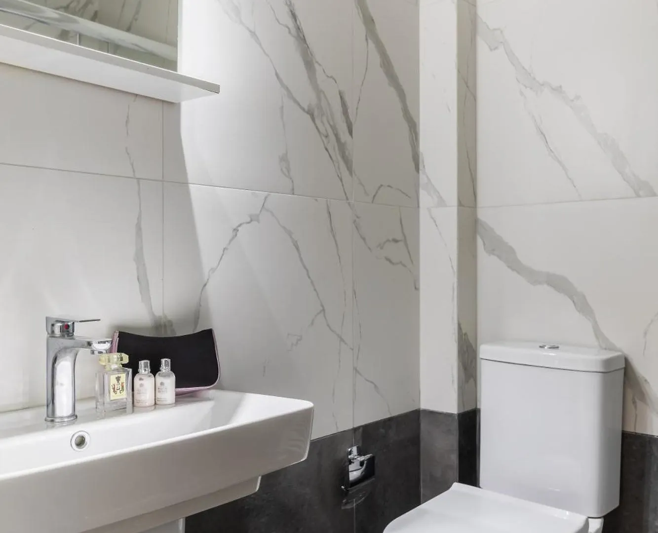 Black Onyx Comfort Suites - Timeless Design In A Heritage Building Thessaloniki Greece