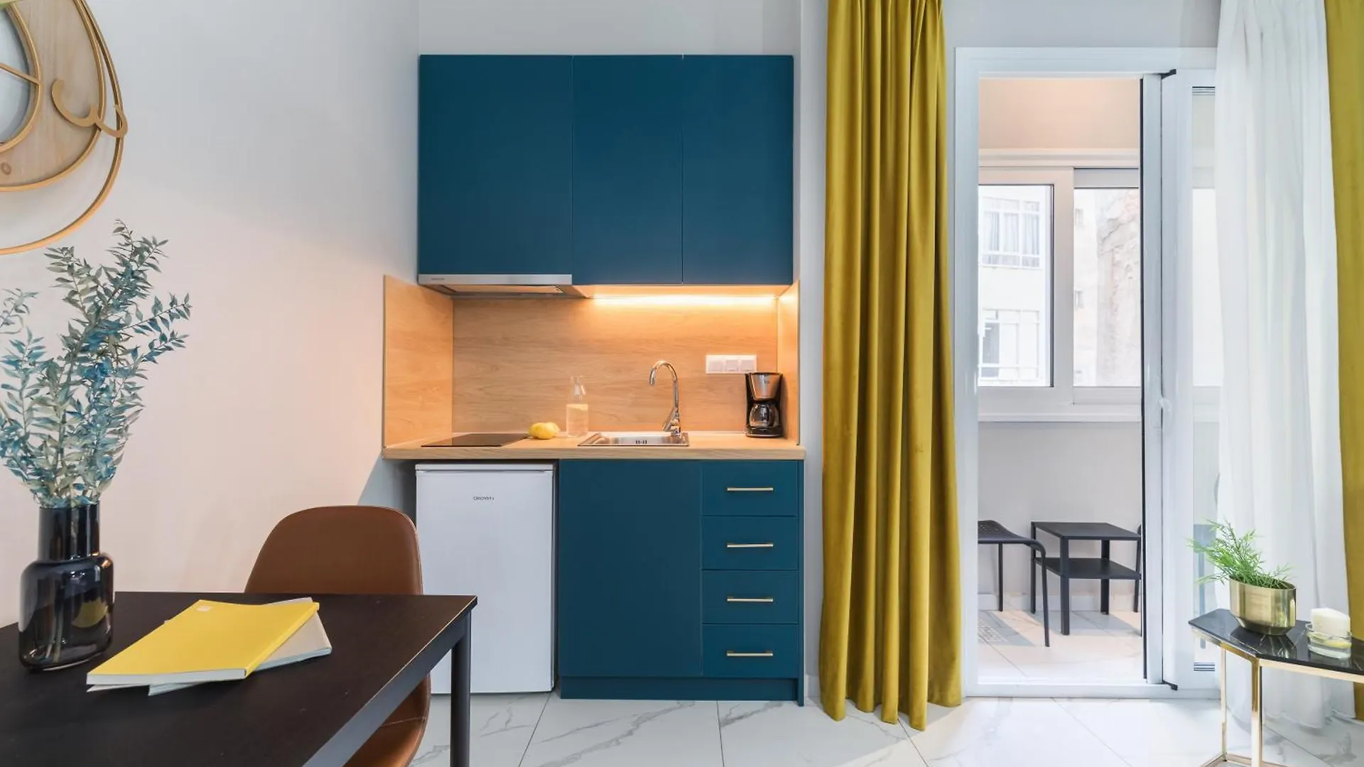 Black Onyx Comfort Suites - Timeless Design In A Heritage Building Thessaloniki Apartment
