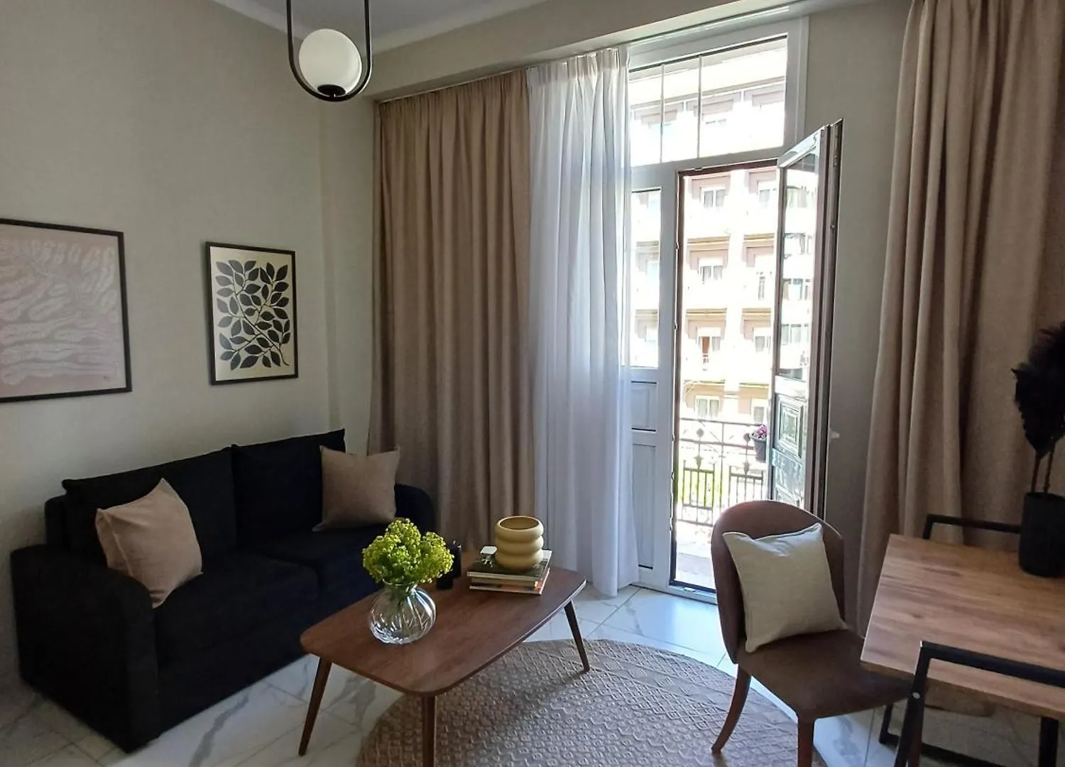 Black Onyx Comfort Suites - Timeless Design In A Heritage Building Soluň Apartmán